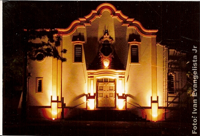 Igreja Santa Isabel noturna.jpg