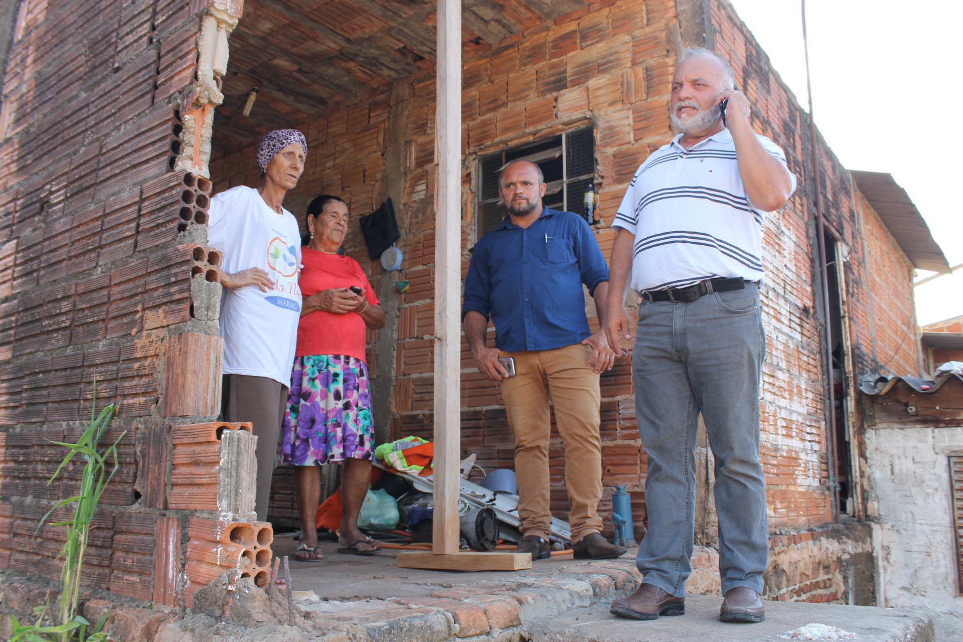 Vereadores Cícero da Silva e João do Bar visitam as famílias vítimas de inundações na zona Norte