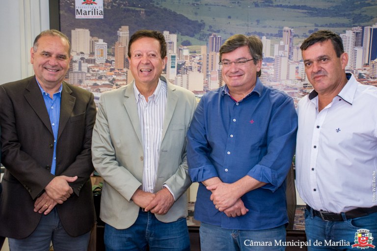 Vereadores acompanham deputado Sinval Malheiros em visita à Marília