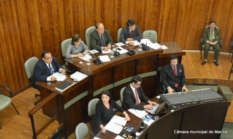 Câmara de Marília aprova Lei que obriga instalação de divisórias nos caixas bancários