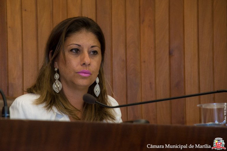 Câmara Municipal presta homenagem às mulheres de Marília com reportagem especial da TV Câmara com a vereadora Professora Daniela