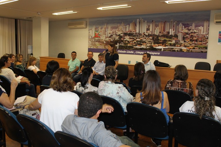 Vereadores participam de encontro entre as diretoras das escolas municipais e o prefeito Daniel Alonso