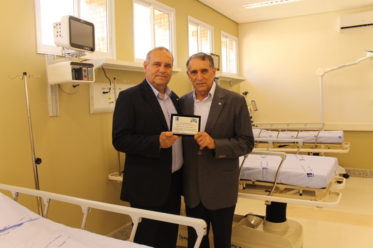 Hospital das Clínicas homenageia presidente Damasceno em entrega de pronto-socorro