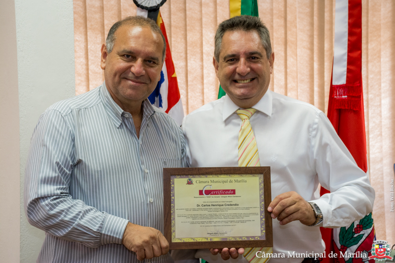 Advogado dr. Carlos Henrique Credendio recebe homenagem do presidente Delegado Damasceno