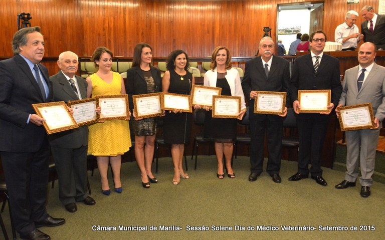 Vereadores de Marília exaltam a dedicação do Médico Veterinário durante sessão solene