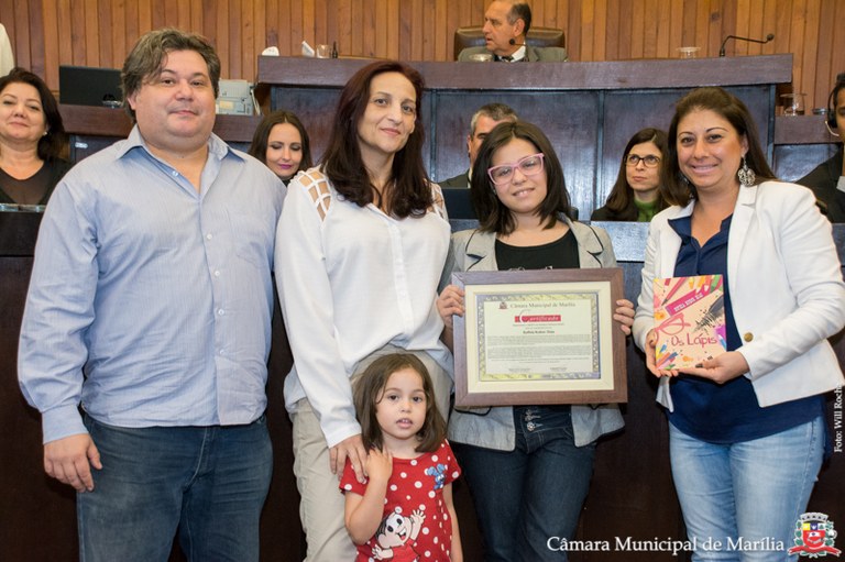 Vereadora professora Daniela homenageia alunos da rede Municipal de ensino