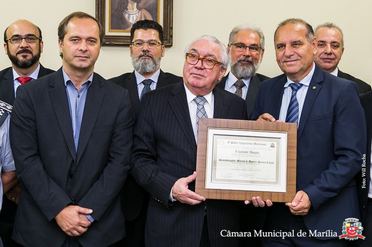 Câmara de Marília entrega certificado de Visitante Ilustre para presidente do TJ-SP