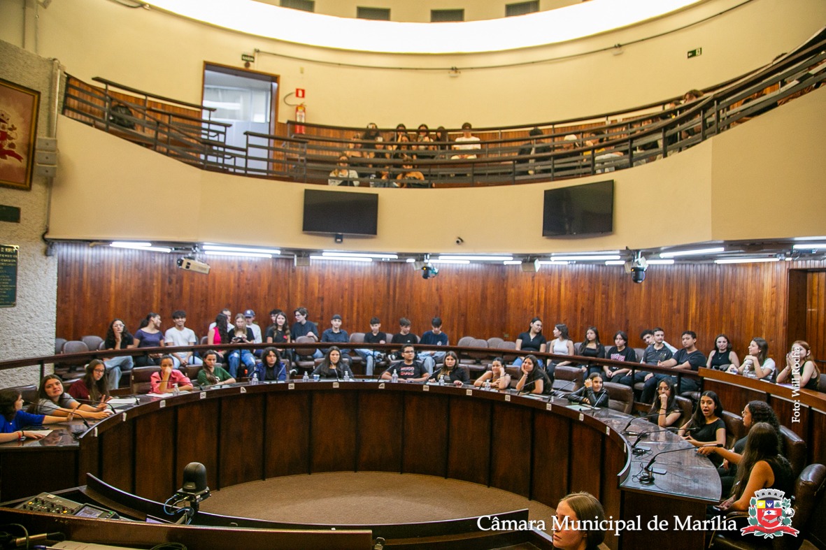 Em “Sessão Especial” alunos do Esquema Único apresentam Projetos de Lei na Câmara