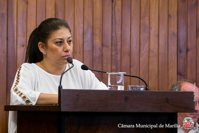 Lei de autoria da vereadora Professora Daniela determina agendamento de consultas em três dias