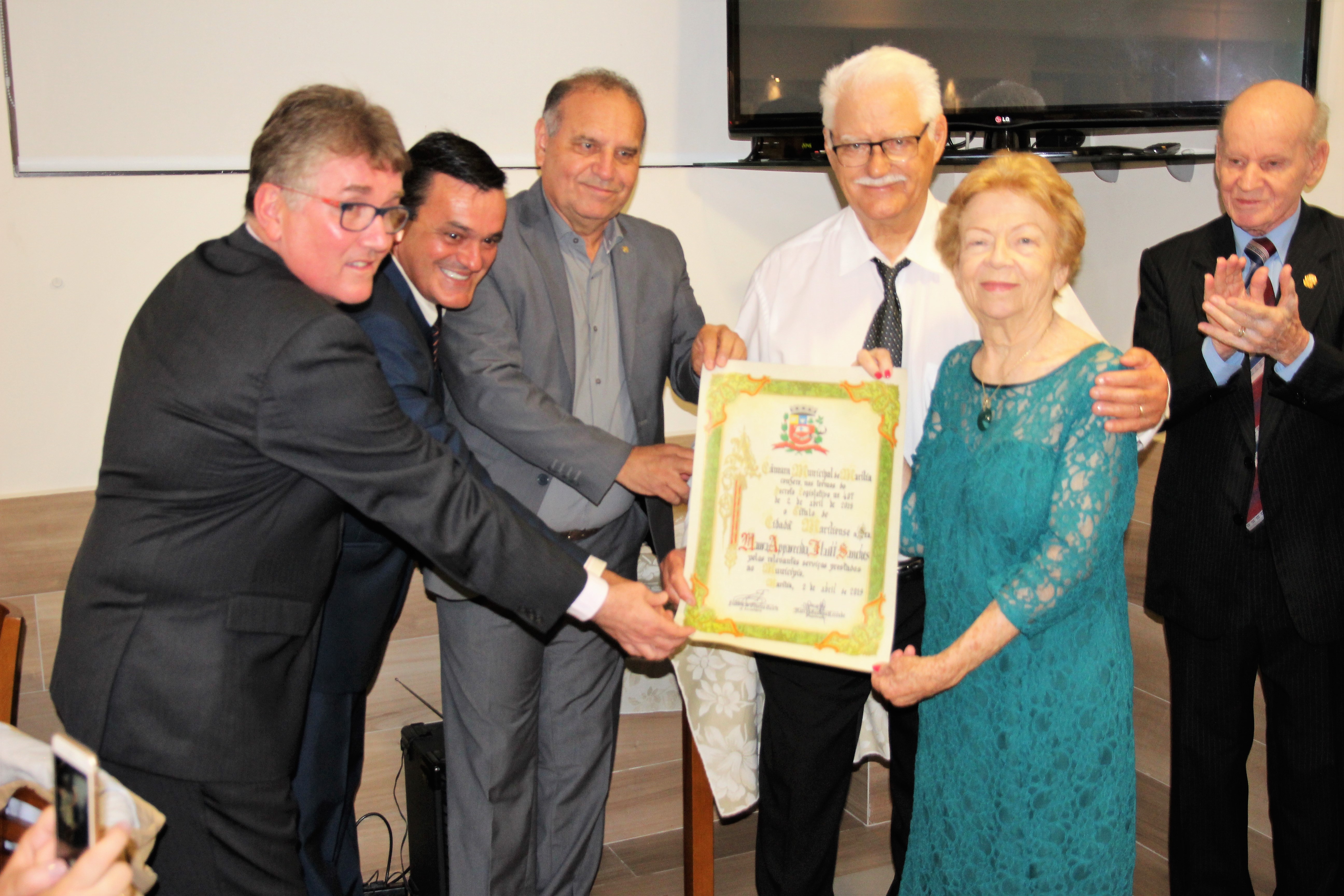 Maura Flaitt Sanches recebe título de Cidadã Mariliense do Poder Legislativo de Marília