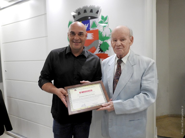 Vereador Mário Coraíni Jr. presta homenagem ao gestor e equipe de servidores do Ganha Tempo