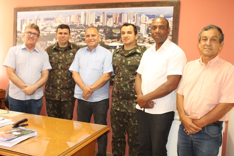 Vereadores recepcionam militares responsáveis pela instrução do Tiro de Guerra (TG) de Marília