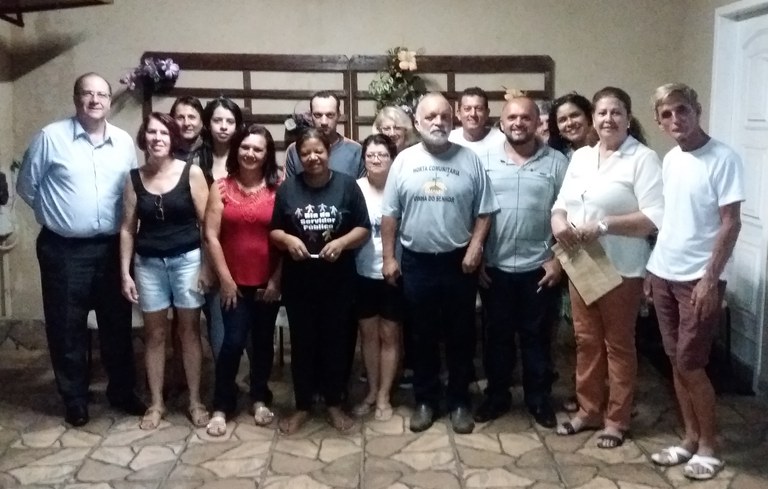 Vereadores se reúnem com moradores do Figueirinha e ouvem solicitações do bairro