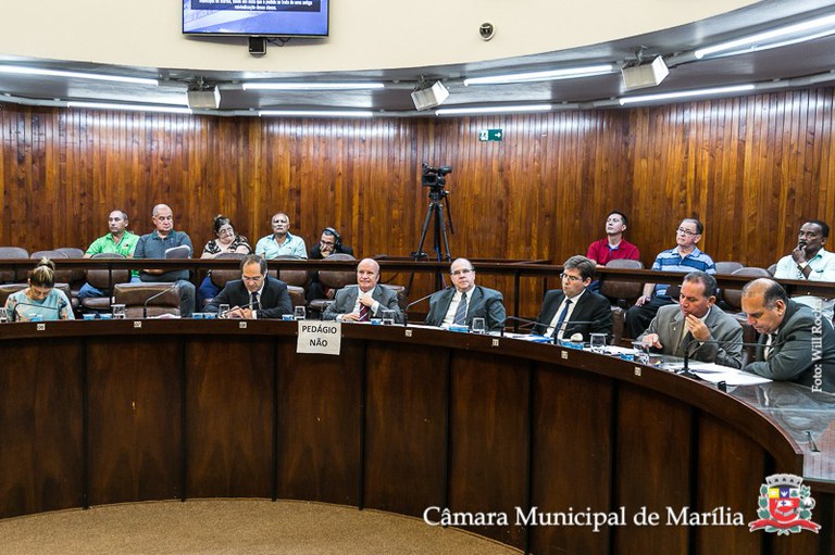 Vereadores votam extinção de 72 cargos de provimento em comissão nesta segunda-feira